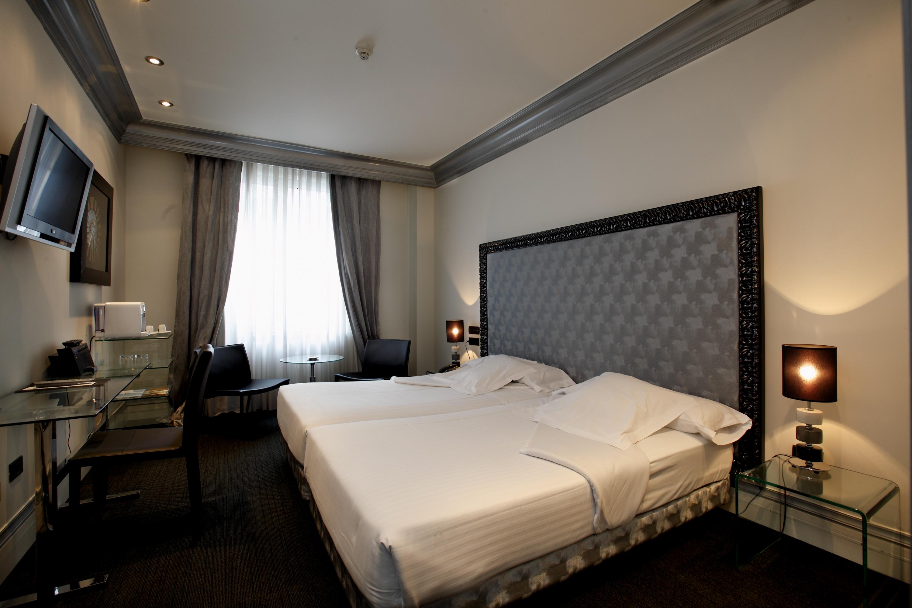 Hotel Lopez De Haro Μπιλμπάο Εξωτερικό φωτογραφία A room at the hotel