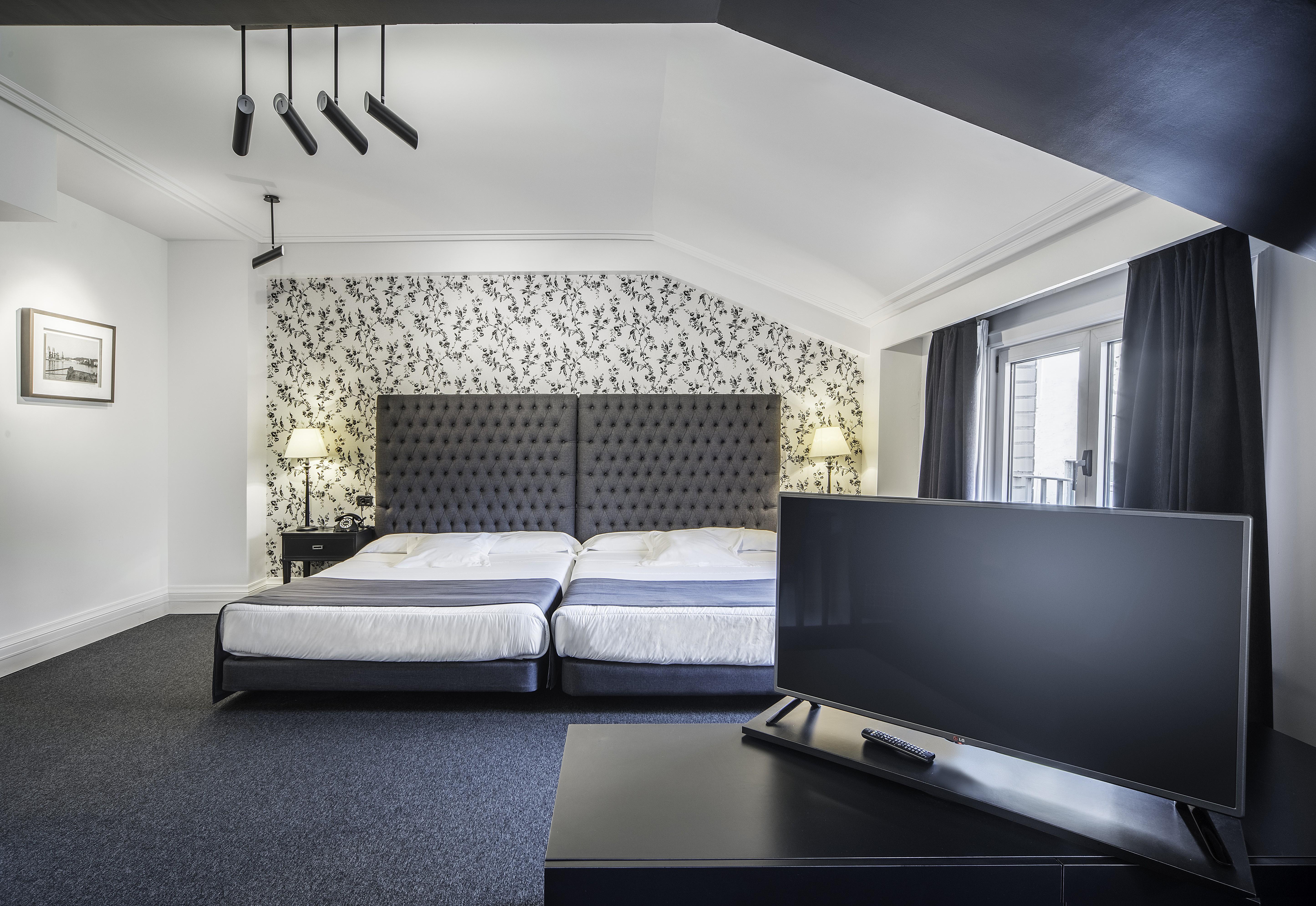 Hotel Lopez De Haro Μπιλμπάο Εξωτερικό φωτογραφία A room at the hotel