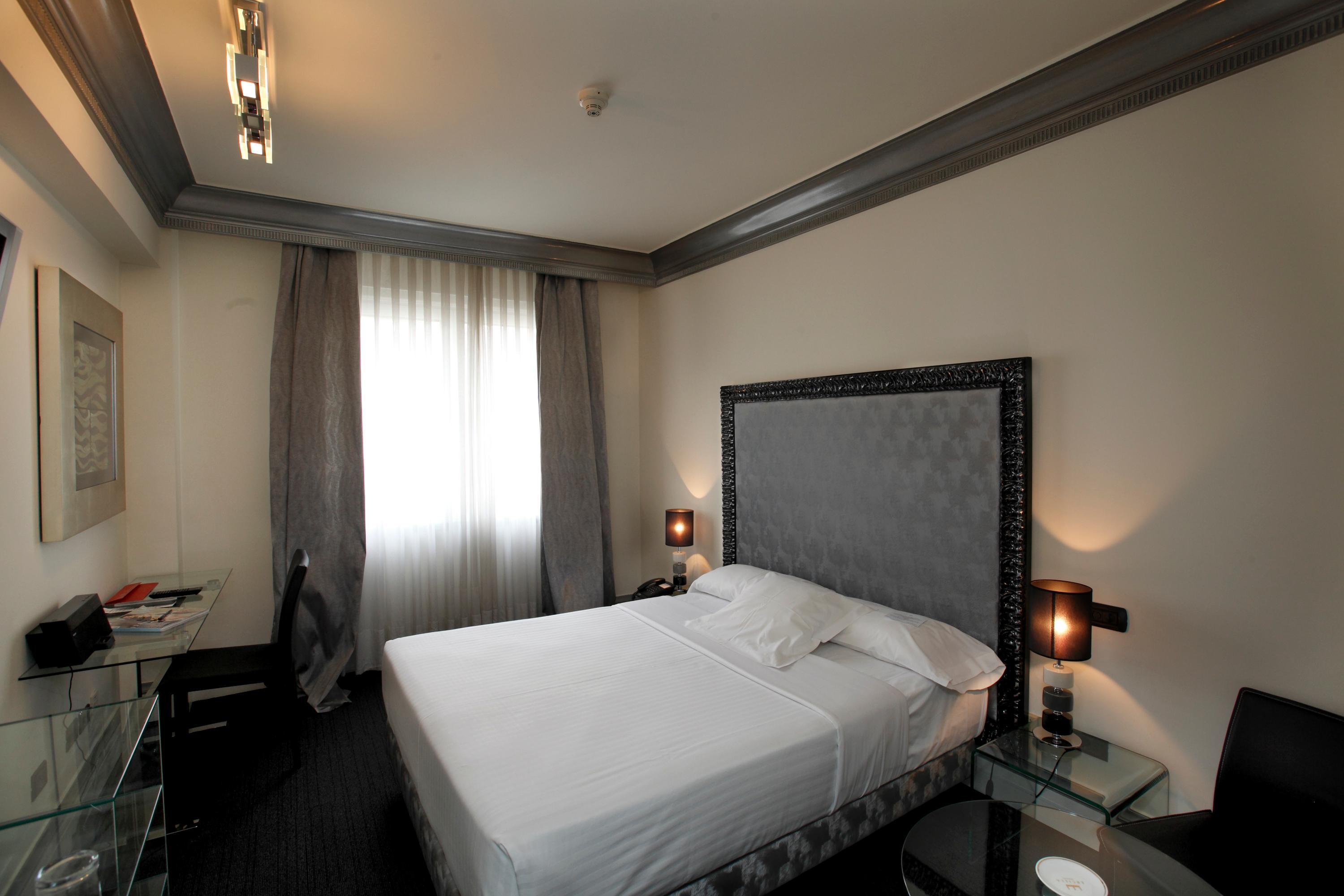Hotel Lopez De Haro Μπιλμπάο Εξωτερικό φωτογραφία A room at the hotel