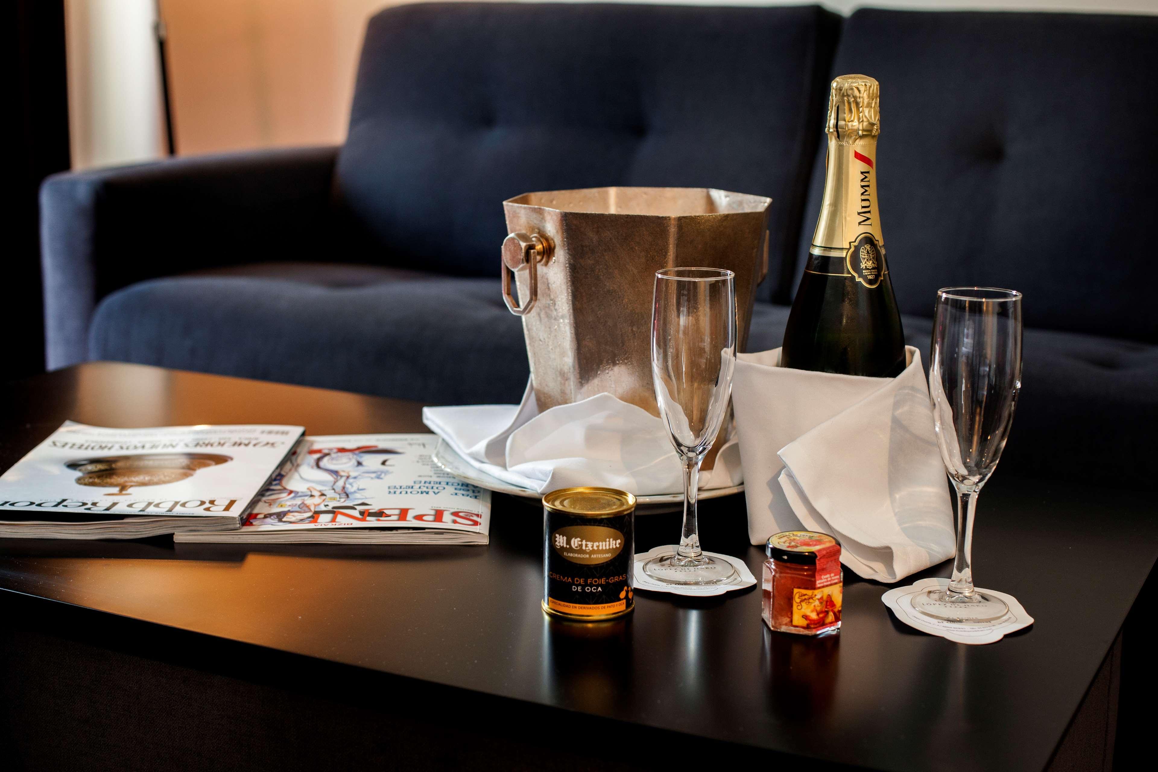 Hotel Lopez De Haro Μπιλμπάο Εξωτερικό φωτογραφία Champagne and honey