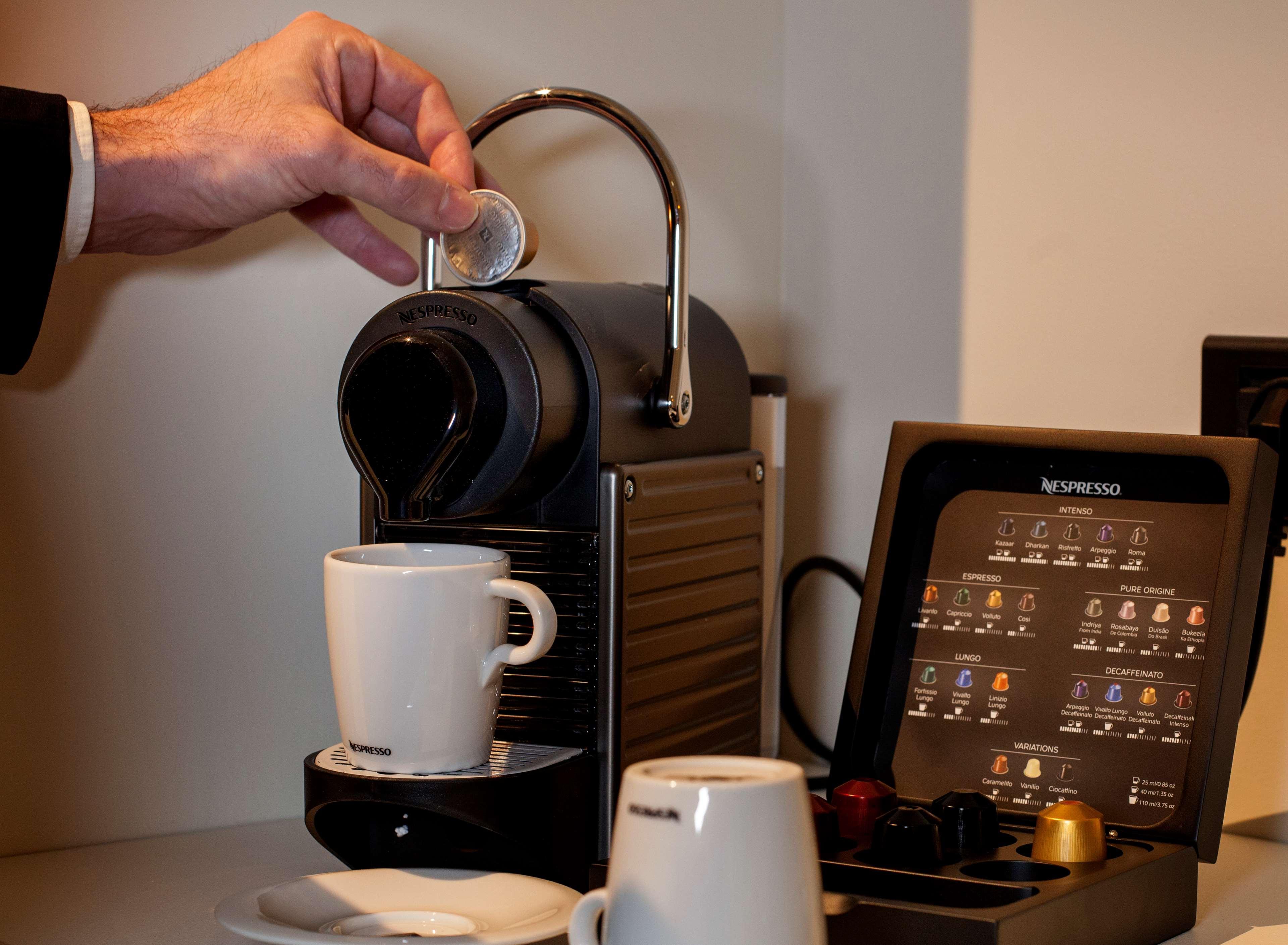 Hotel Lopez De Haro Μπιλμπάο Εξωτερικό φωτογραφία A Nespresso machine