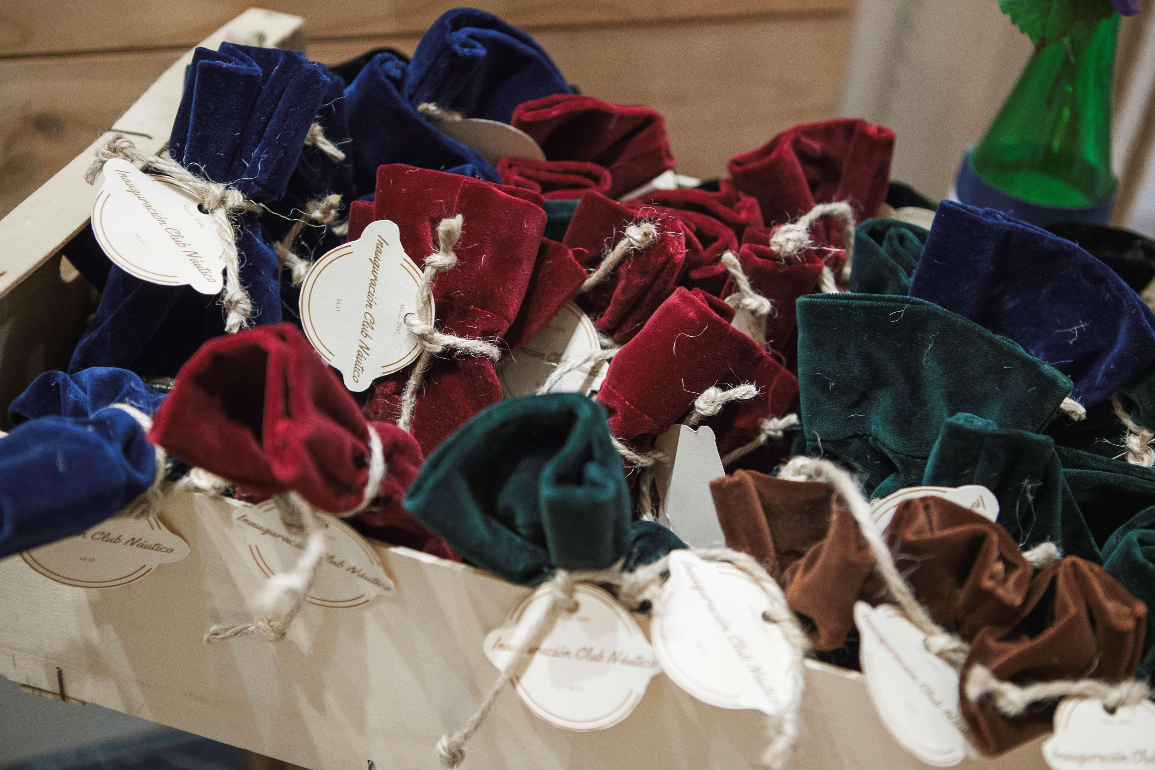 Hotel Lopez De Haro Μπιλμπάο Εξωτερικό φωτογραφία A selection of velvet pouches