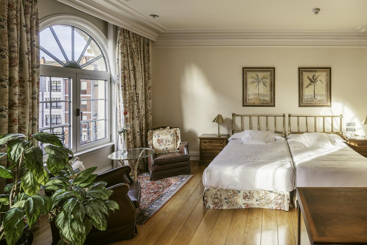 Hotel Lopez De Haro Μπιλμπάο Εξωτερικό φωτογραφία A room at the hotel